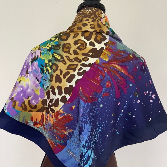 New Salvatore Ferragamo Scarf Leopard Flowers Blue Multicolor Silk Wrap - Picture 7 of 15
